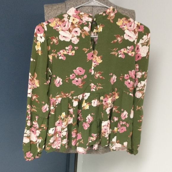 Art Class Women's Green Floral Peplum Blouse - Picture 3 of 7